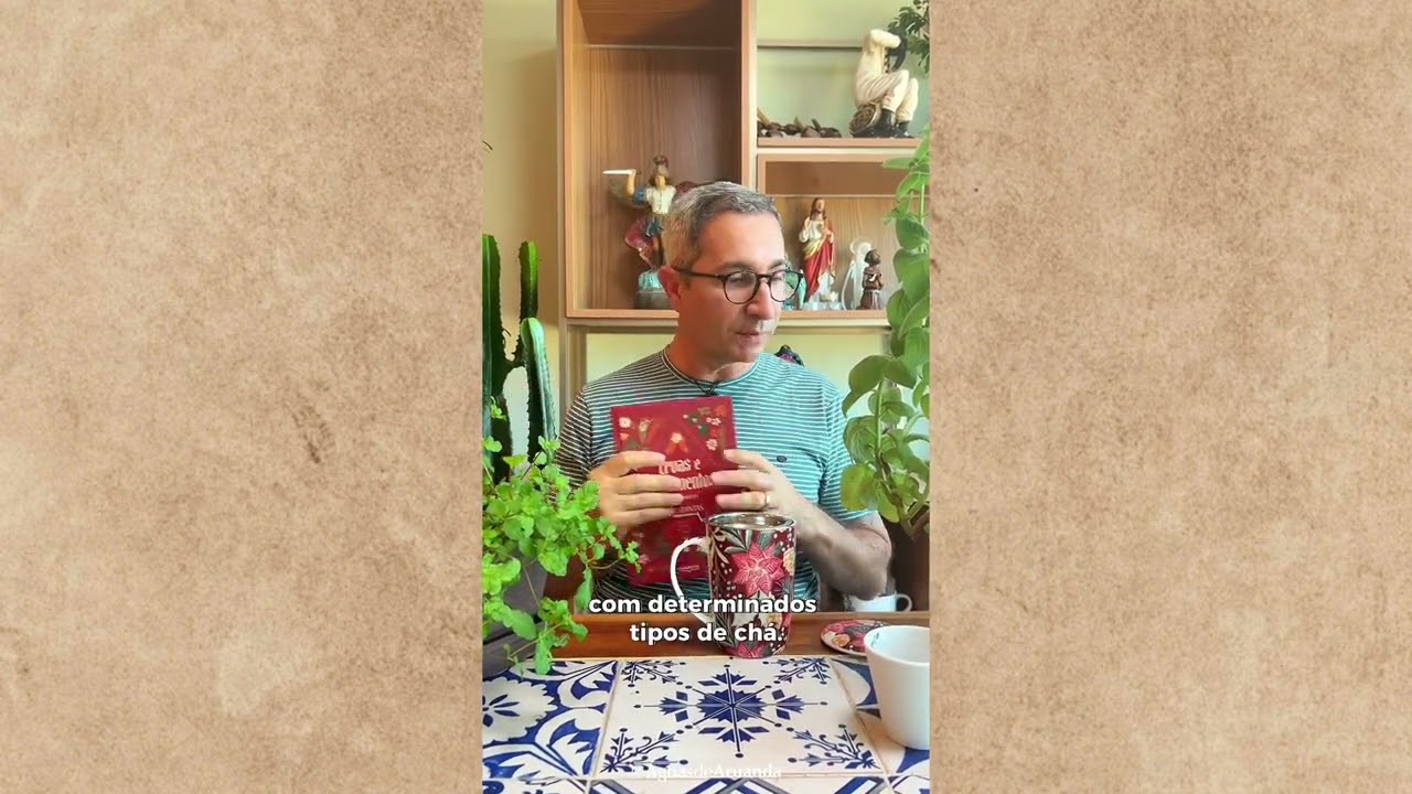 Minuto da Erva - Ch&aacute; de Hortel&atilde; com o livro Ervas e Benzimentos por F&aacute;bio Dantas