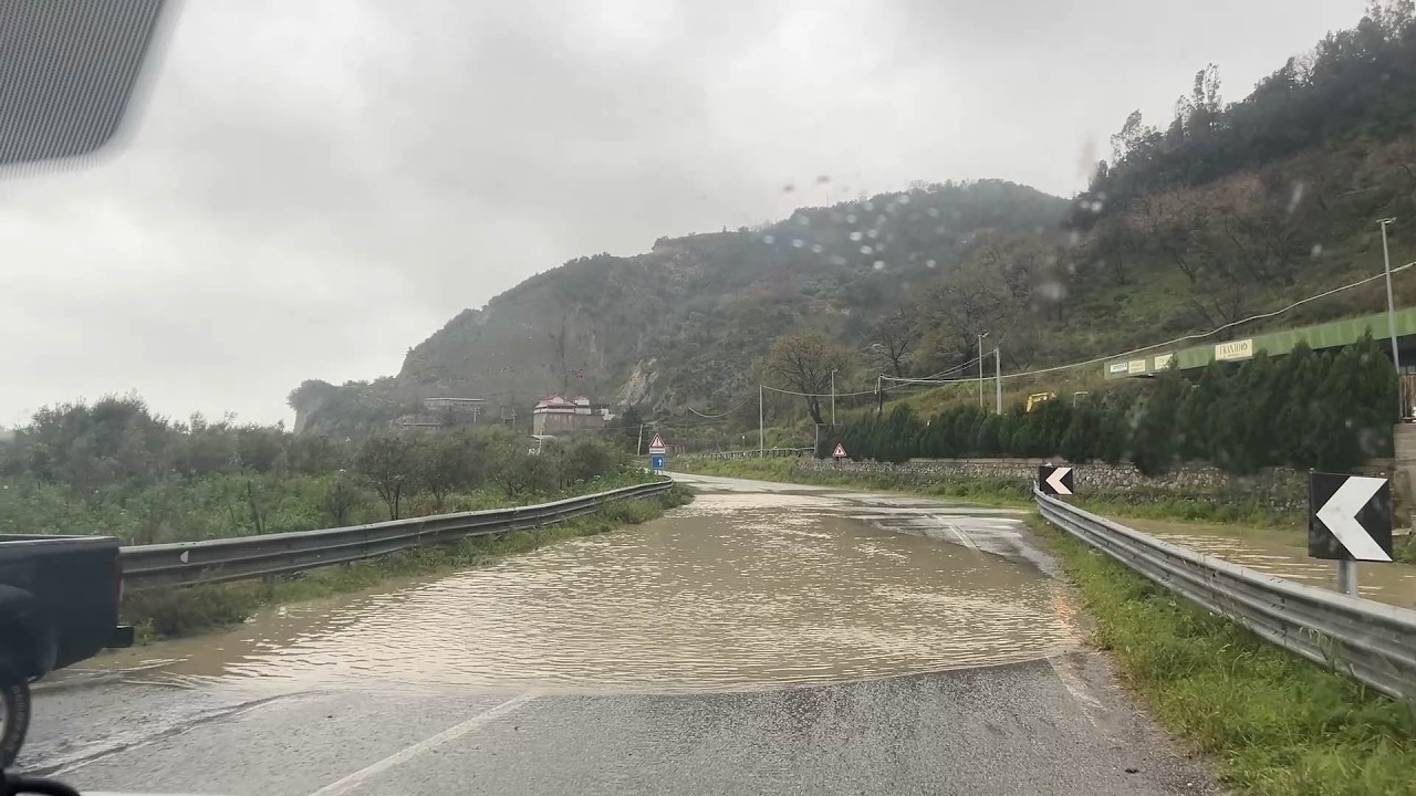 Maltempo in Calabria: 201 mm di pioggia a Santa Cristina d’Aspromonte, frane e disagi