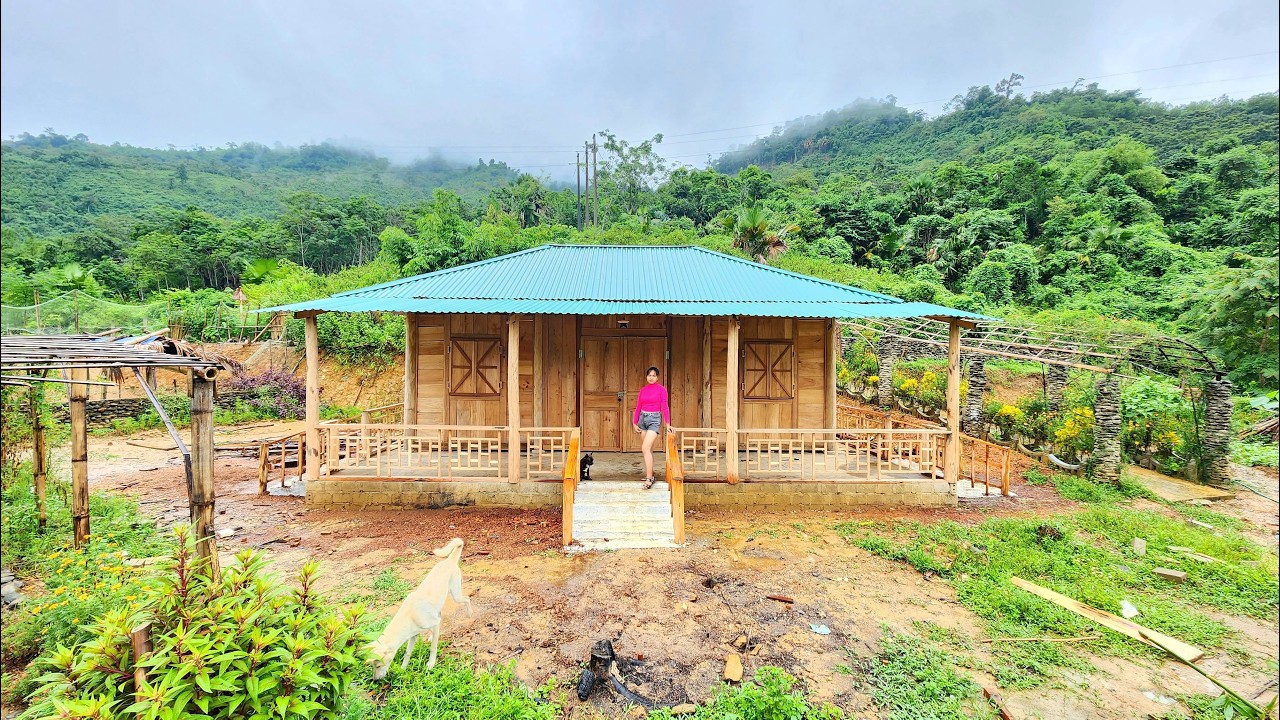 TIMELAPSE  : In 120 days, the young woman built a new log cabin and a farm all by herself.