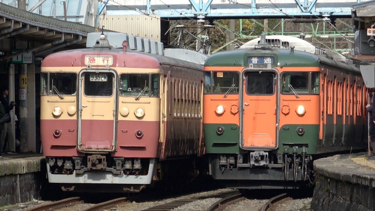 しなの鉄道115系S3編成（湘南色）・えちごトキめき鉄道413・455系W01編成（交直流急行色）妙高高原駅で並ぶ 2025.11.23