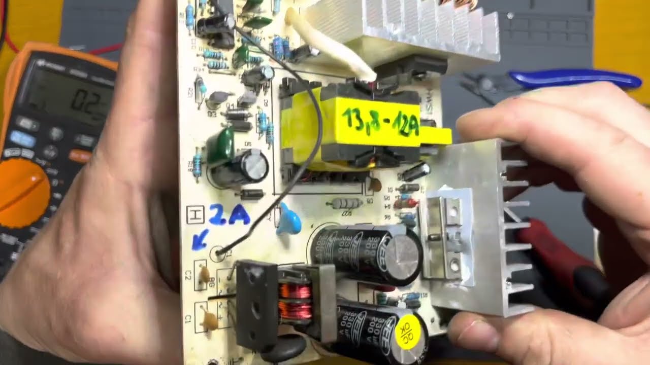 Zdroj 13.8V-12A
