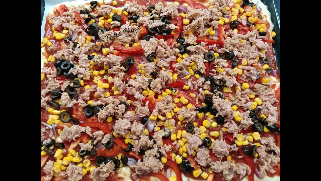 Blat pufos, topping bogat &ndash; Pizza cu ton si legume reteta Gina Bradea