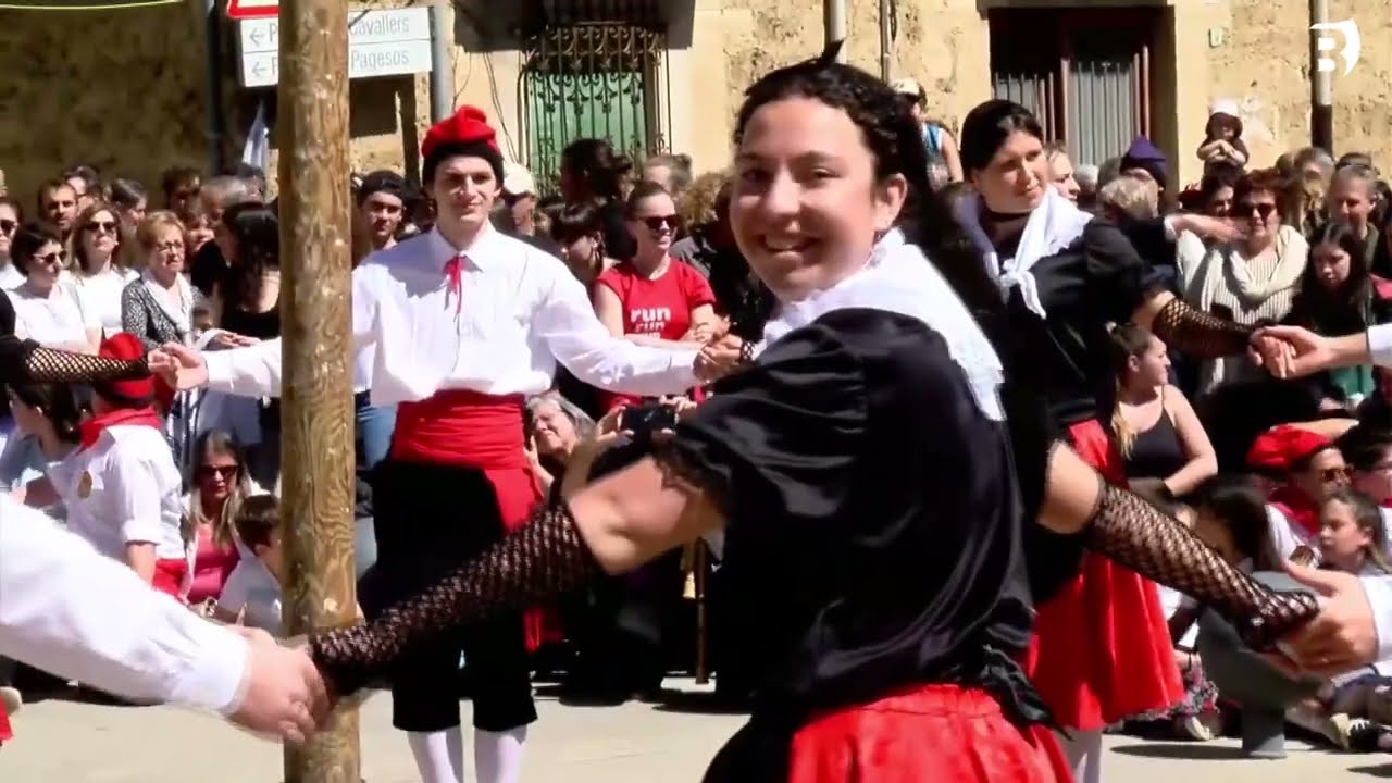 Cornellà del Terri tanca la Festa Major amb la Plantada de l'Arbre del Maig i el Ball del Cornut
