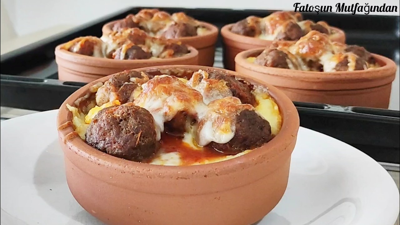 PATATES PÜRESİ YATAĞINDA SOSLU KÖFTE Nefis bir ana yemek #yemektarifleri #tarif #food #recipe