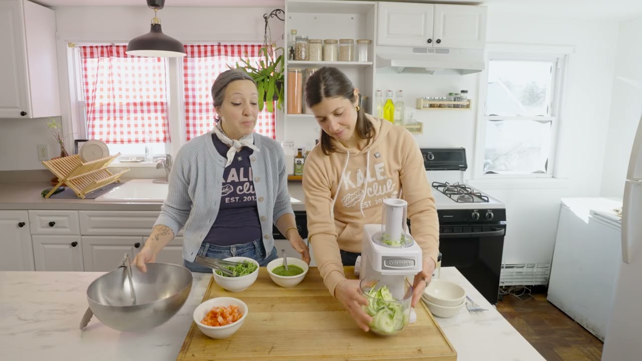 Make Raw Zucchini Pasta with us!