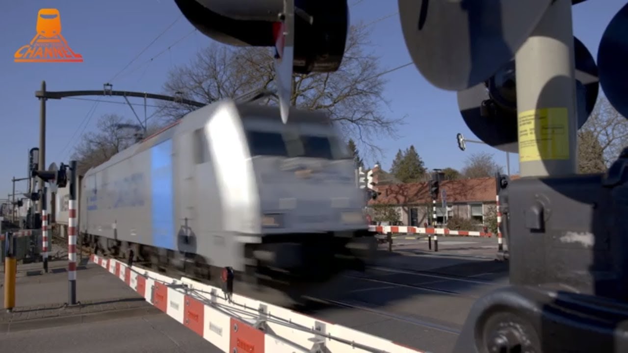 DUTCH RAILROAD CROSSING  - Helmond  Mierloseweg   - Railcam Netherlands