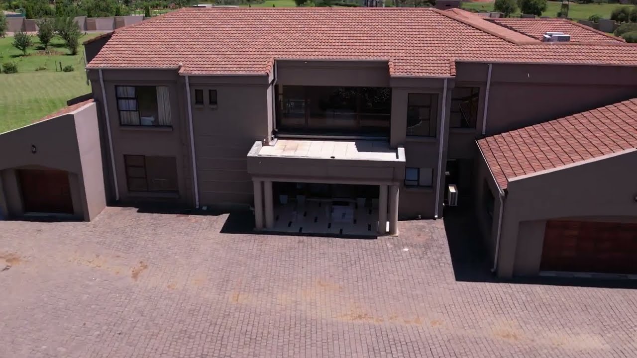 LUXURY LIVING IN BLUE SADDLE RANCHES