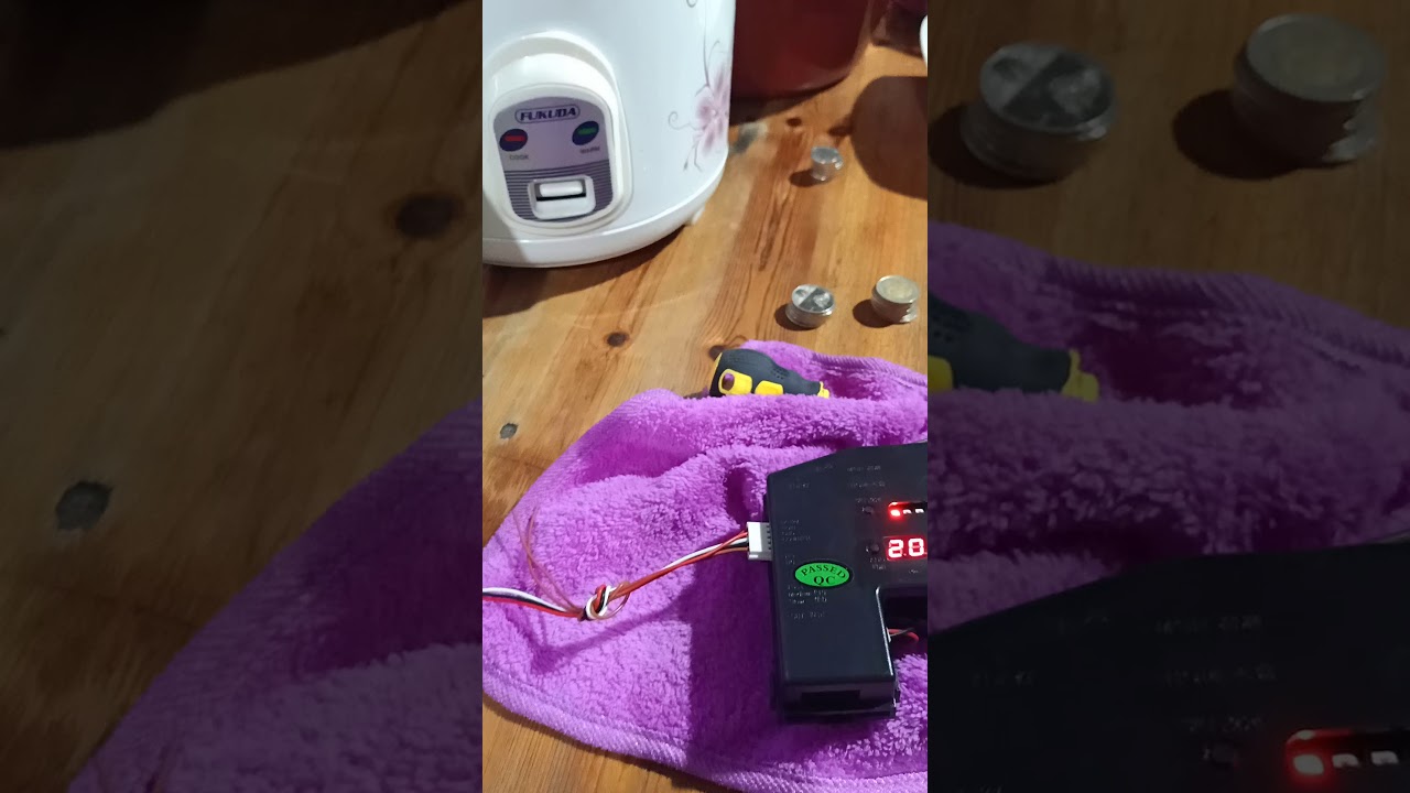 Universal coinslot calibration and cleaning