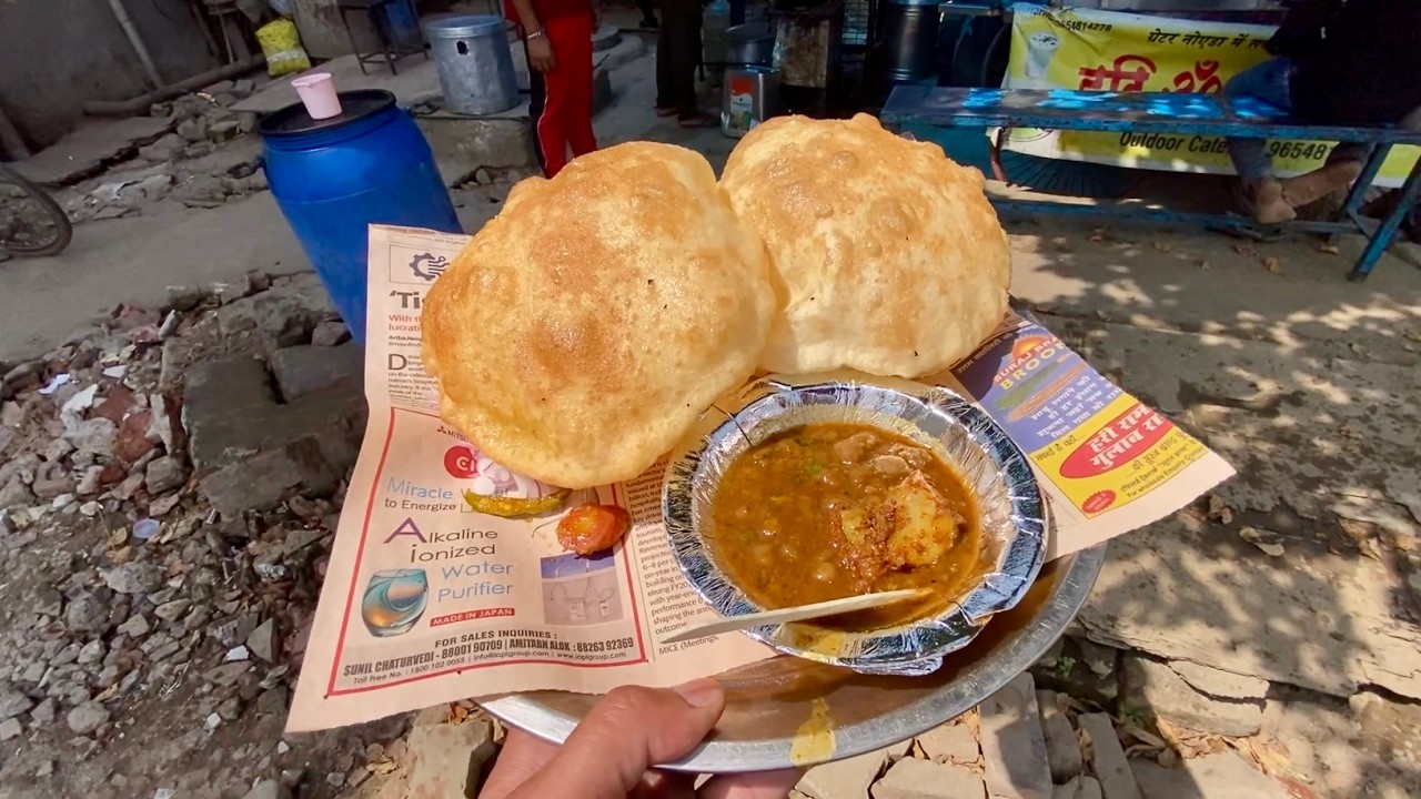 CHOLE BHATURE Ki Plate SPICY Achaar Payaz Fluffy Majedaar