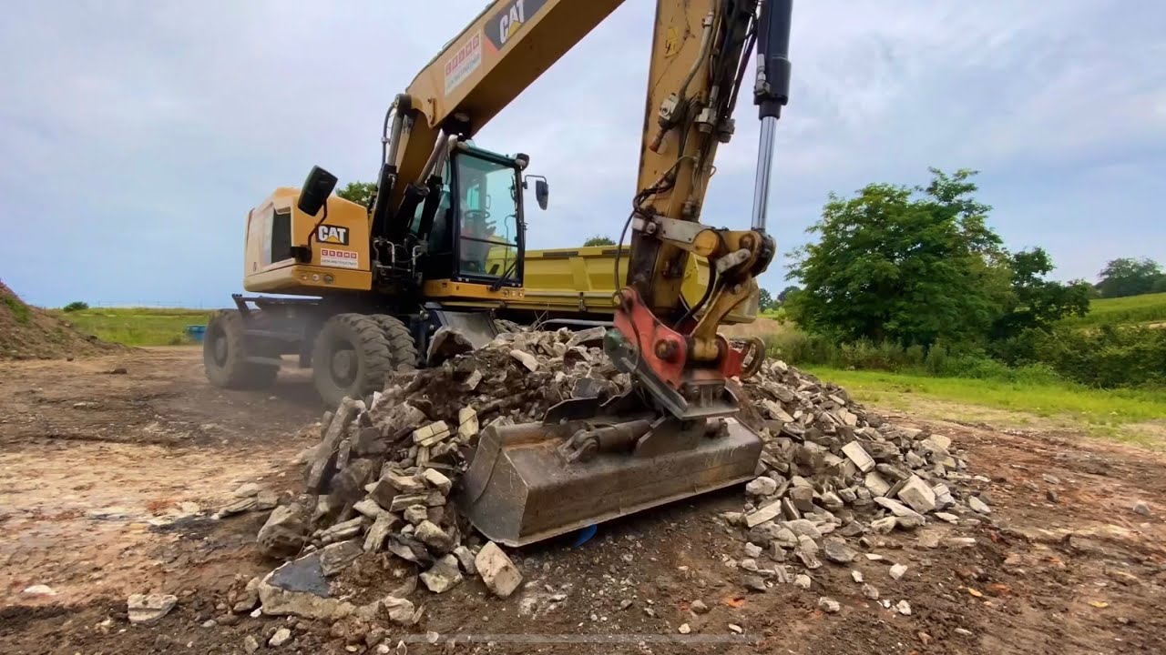 LKW mit CAT M318F beladen, Bauschutt mit CAT M318F Radbagger aufladen, loading Trucks with CAT M318F