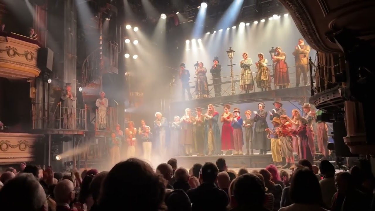 Oliver! bows Gielgud Theatre 21/1/25 - Simon Lipkin Shanay Holmes