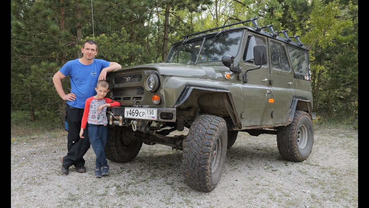 4x4 off road Braňov cestovateľský UAZ USSR army car s upraveným motorom na expedície aj každý deň.