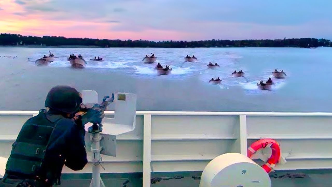De Vrais Pirates Somaliens Qui Se Sont Attaqués À La Mauvaise Marine.
