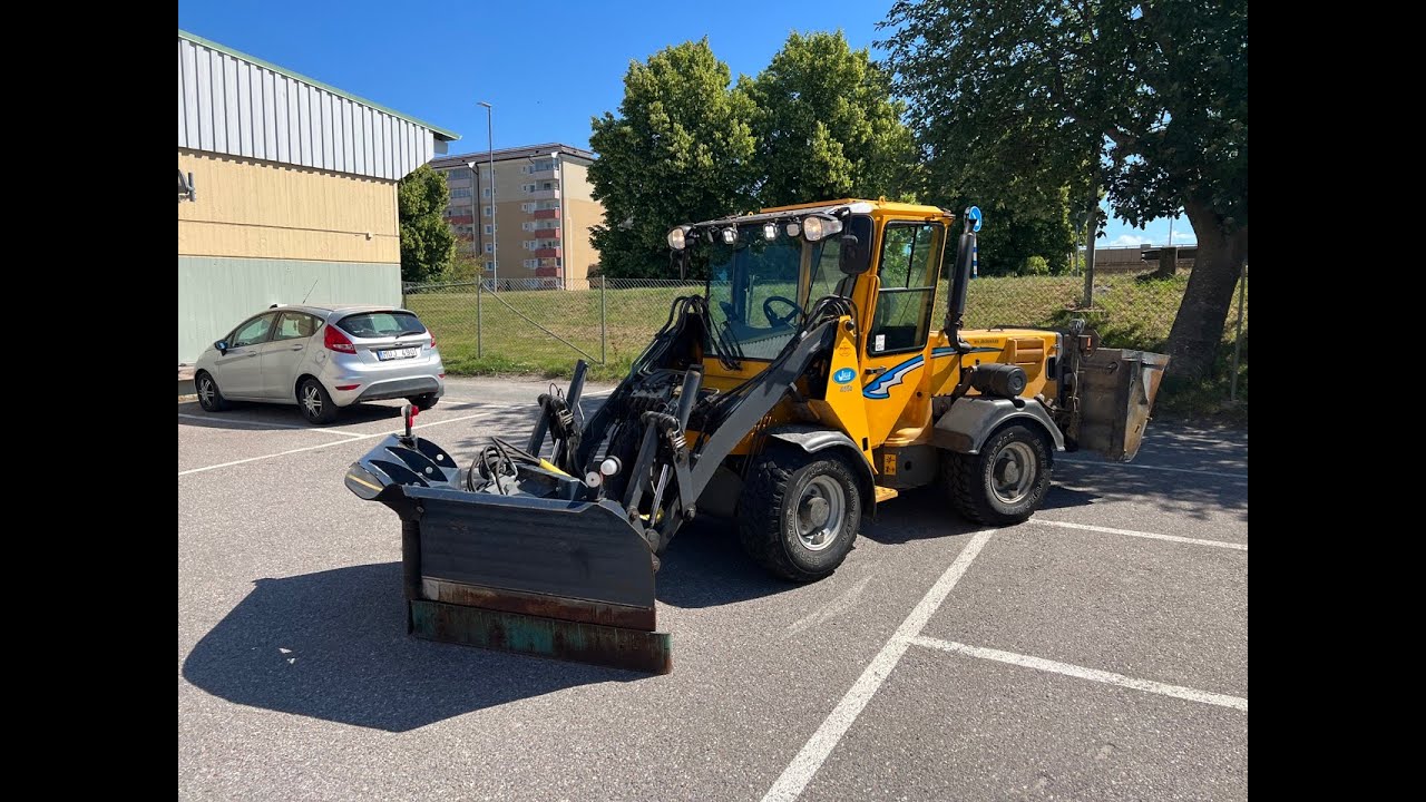 Köp - Redskapsbärare Wille 455 med snöutrustning