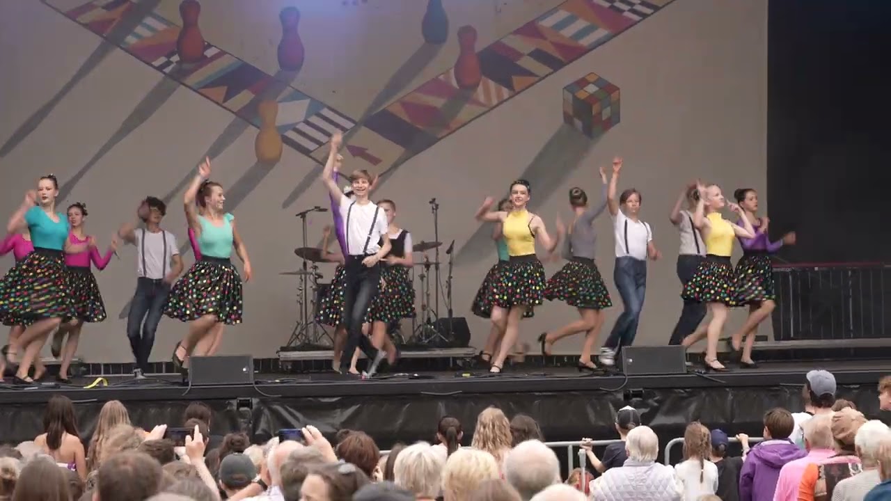 Th&uuml;ringer Folkloretanzensemble Rudolstadt at Rudolstadt Festival Marktb&uuml;hne 4/6