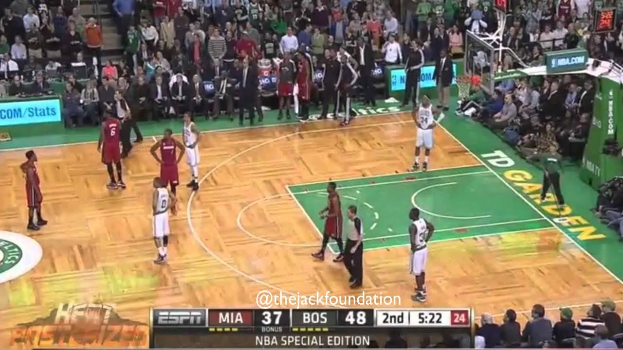 Lebron James Alley-Oop Dunk over Jason Terry (HD)
