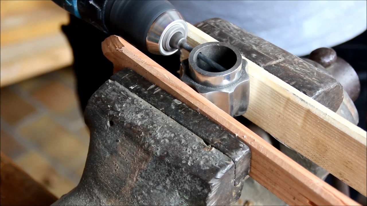 Der Streitkolbenkopf bekommt einen Stiel