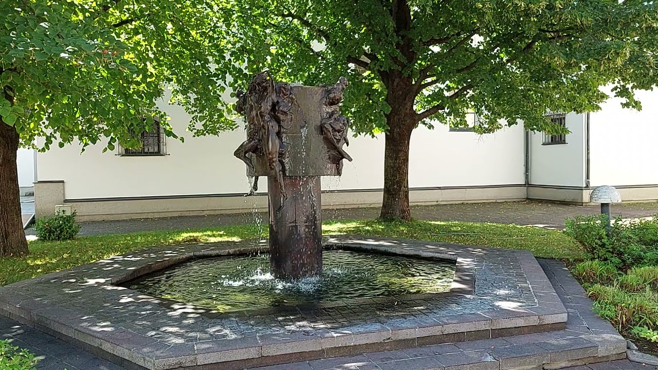Brunnen bei der Landwirtschaftlichen Lehranstalt in Lienz (Peggetz)/TIROL