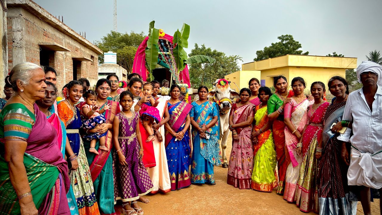 గ్రామ దేవత కుంకుమ బండి ఊరేగింపు.Ravur