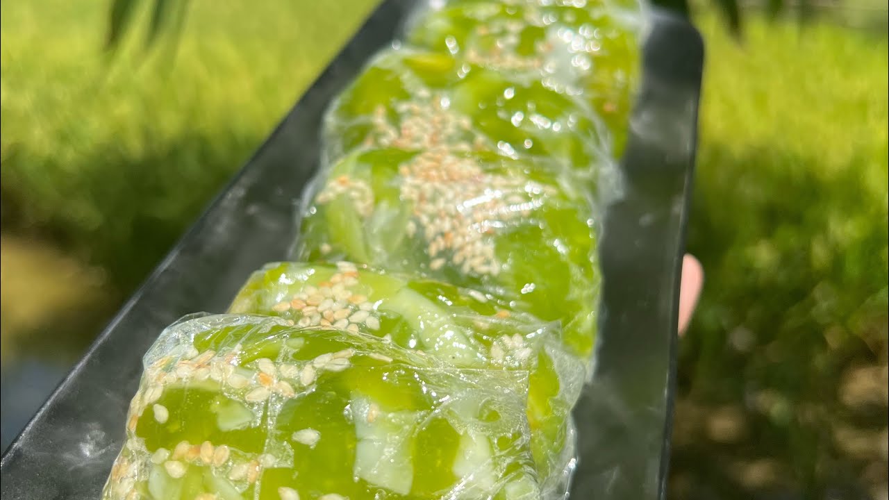 Bánh xu xuê sake| a cake made from tapioca flour and sake