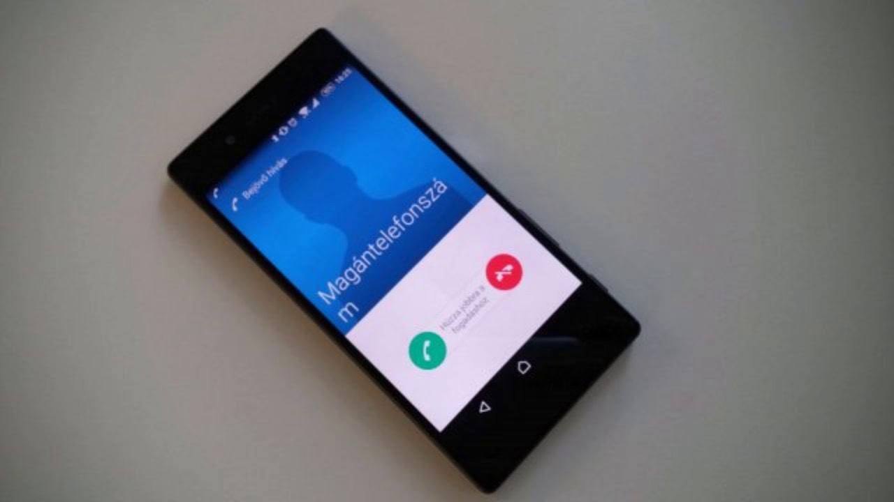 Telefonos csal&oacute; koppant