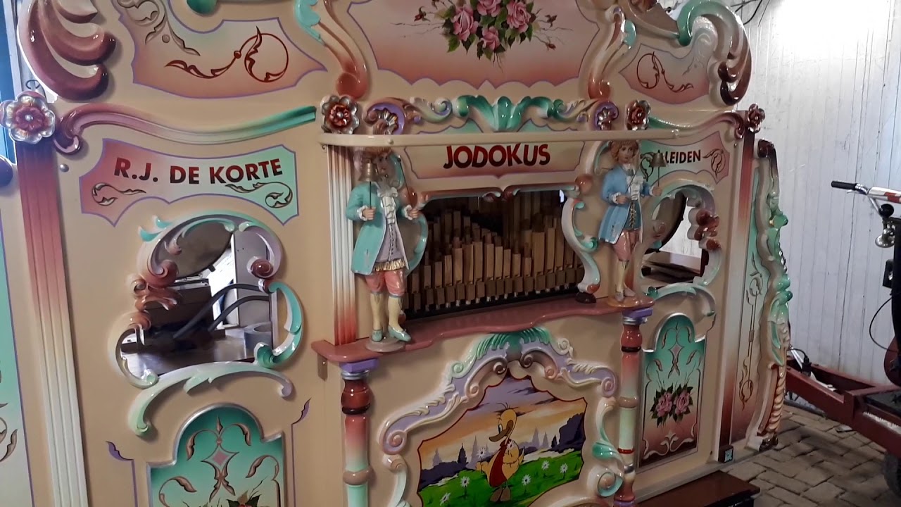 Draaiorgel de jodokus speelt :dries roelvink