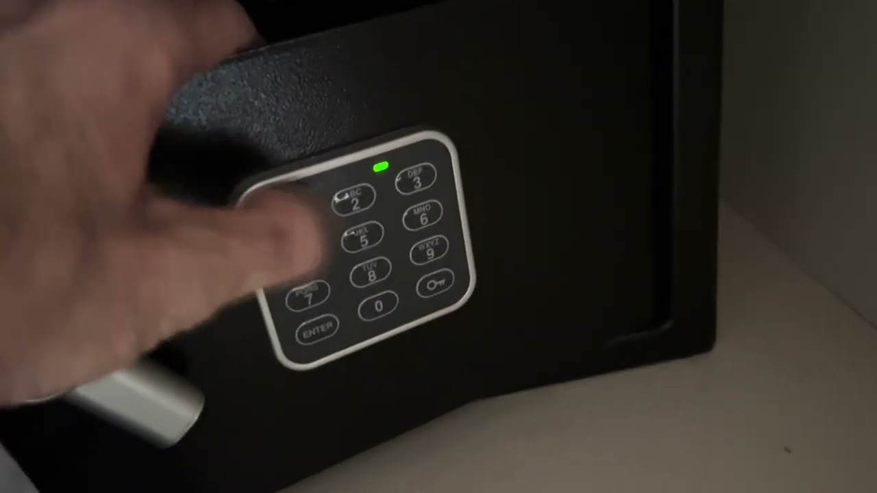 How to Reset & Change Safe Code in 30s - Yale