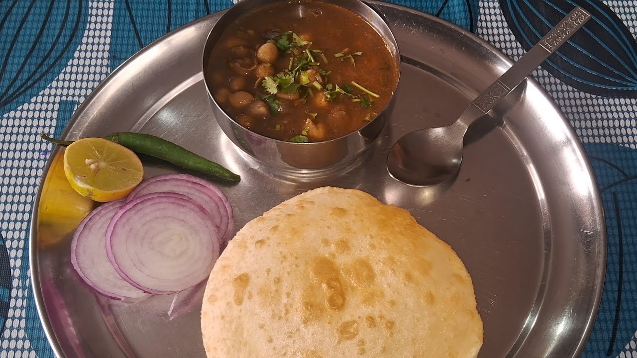 Chole bhature recipe.. Phule Phule aur soft bhature ke sath...try kare..masaledar Chole ...