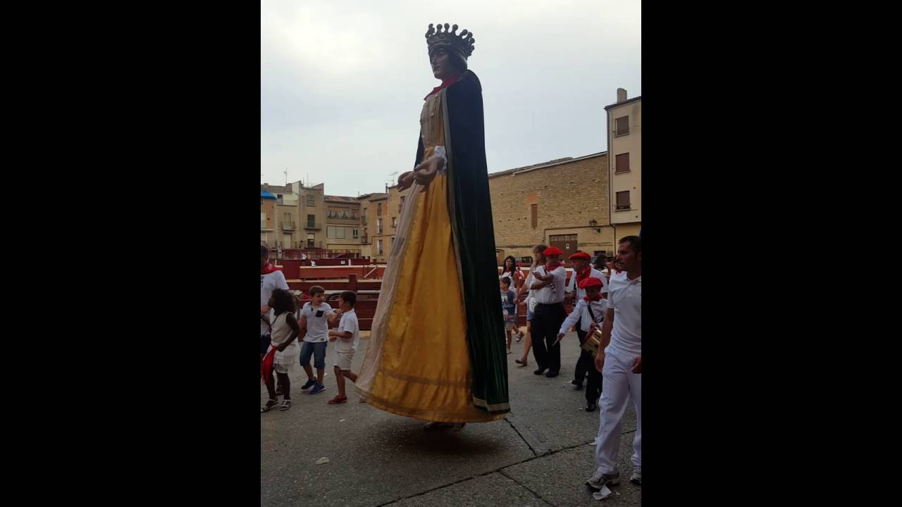 Comparsa de Gigantes y Cabezudos de Viana