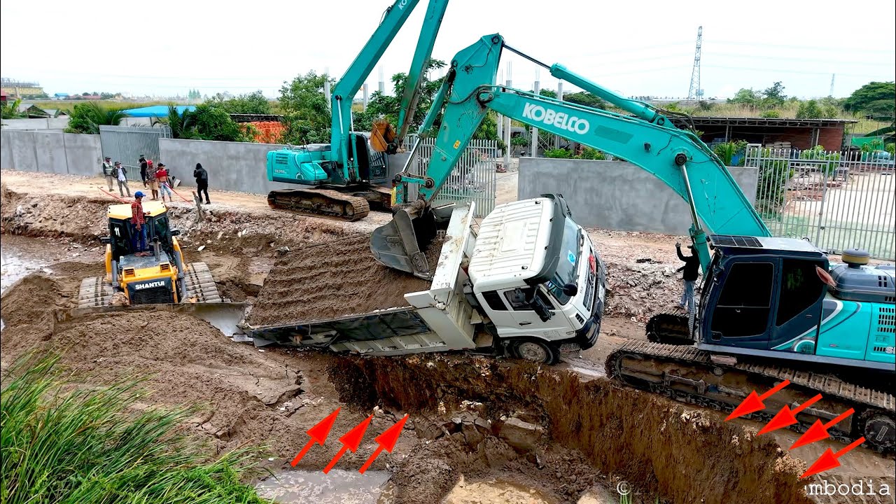 Getting NEW MIX!! Incredible Skillful Of Recovery Dump Truck Drive Landslide Overturned Broken Road