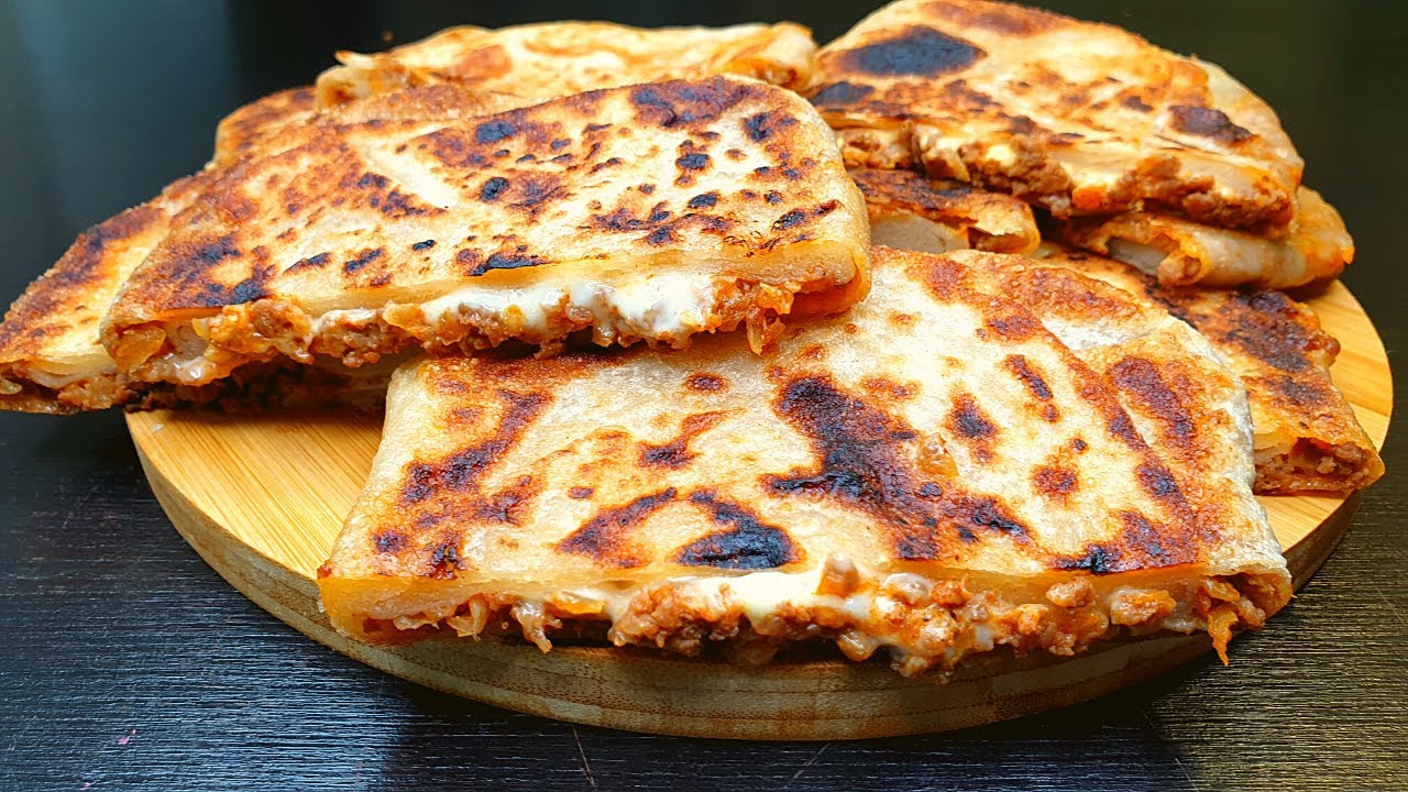 MHAJEB OU MSEMEN FARCIE A LA VIANDE HACHEE ET AU FROMAGE IDEE REPAS