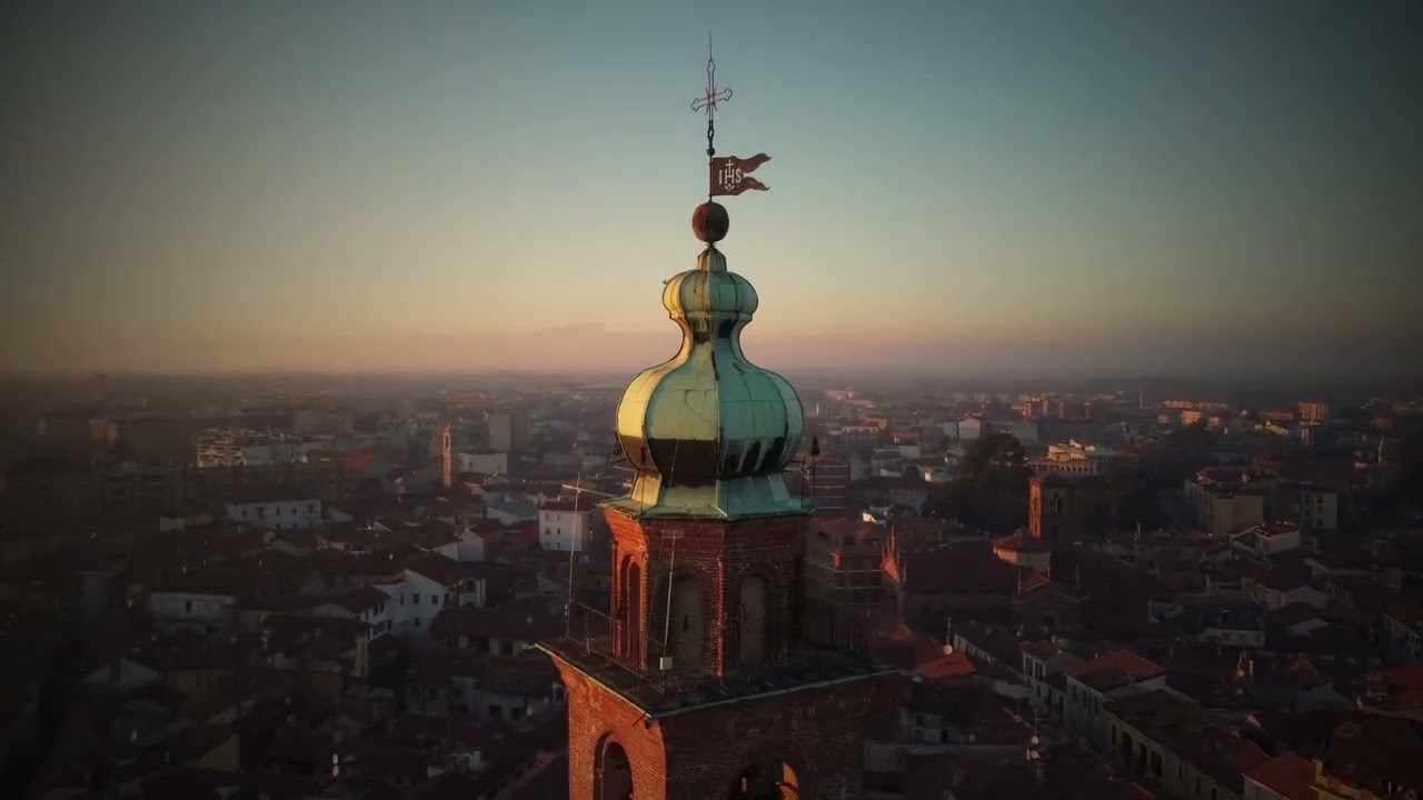 Drone su Vigevano piazza Duomo