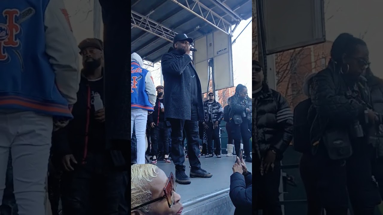  T. L performance on Jamaica avenue 