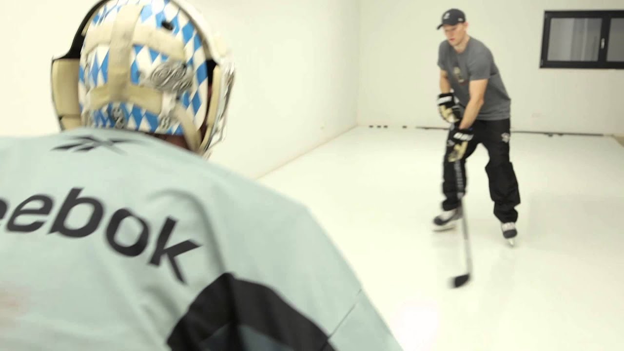Christian Ehrhoff trainiert auf All-4-Event Synthetikeis