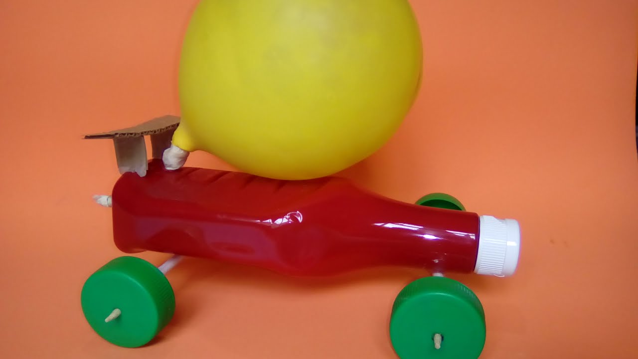Como fazer CARRINHO DE CORRIDA movido a AR com garrafa de ketchup | DIY com materiais recicláveis