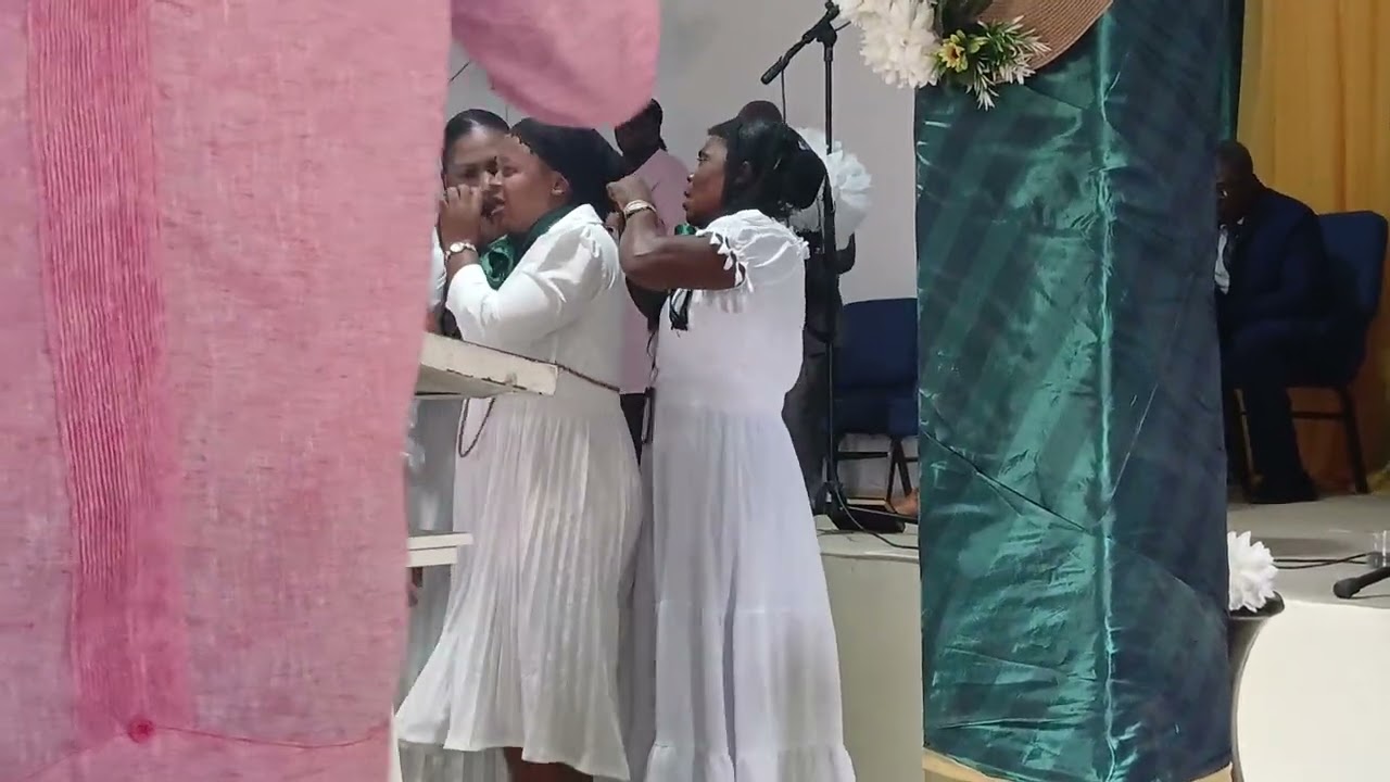  gade Adorate' sr marcile  ki fer zanj bondyen vin vizite Adoran syon nan jezi gen anpil gras😇🙏