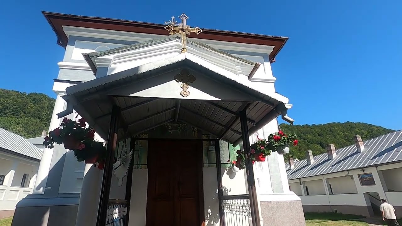 Mănăstirea Frăsânei – Singura mănăstire din România unde femeile nu pot intra
