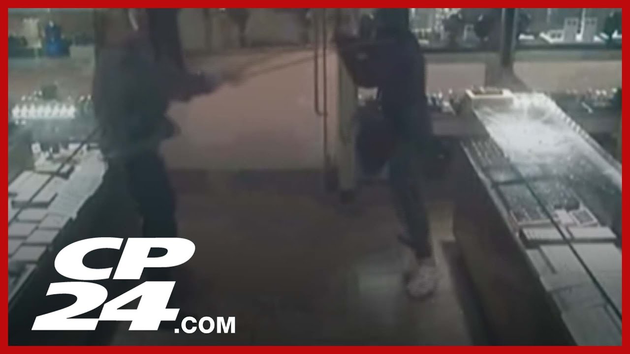 Markham jewelry store owner fights off robbers with broomstick
