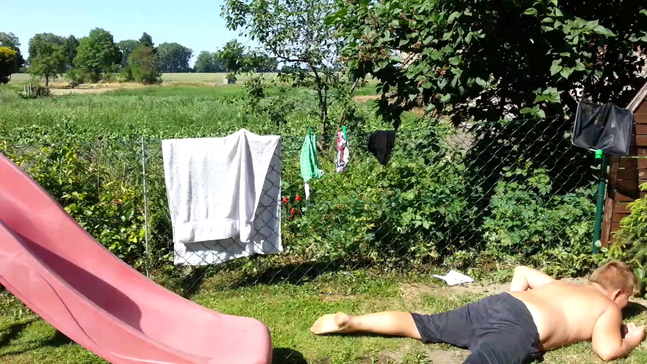 FETTER JUNGE RUTSCHT