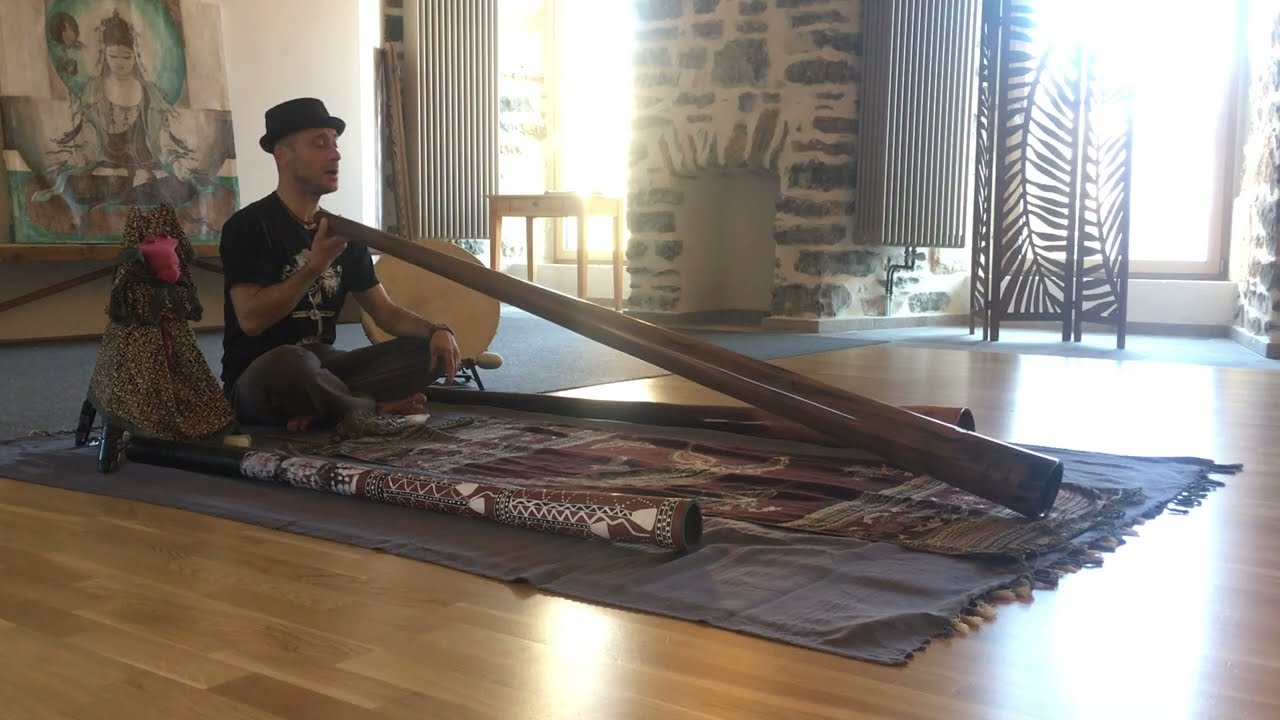 vidéo 1 résidence Moulin d'Ozon - Didgeridoo & Chant - Steve Lô (privilégier casque ou enceintes)