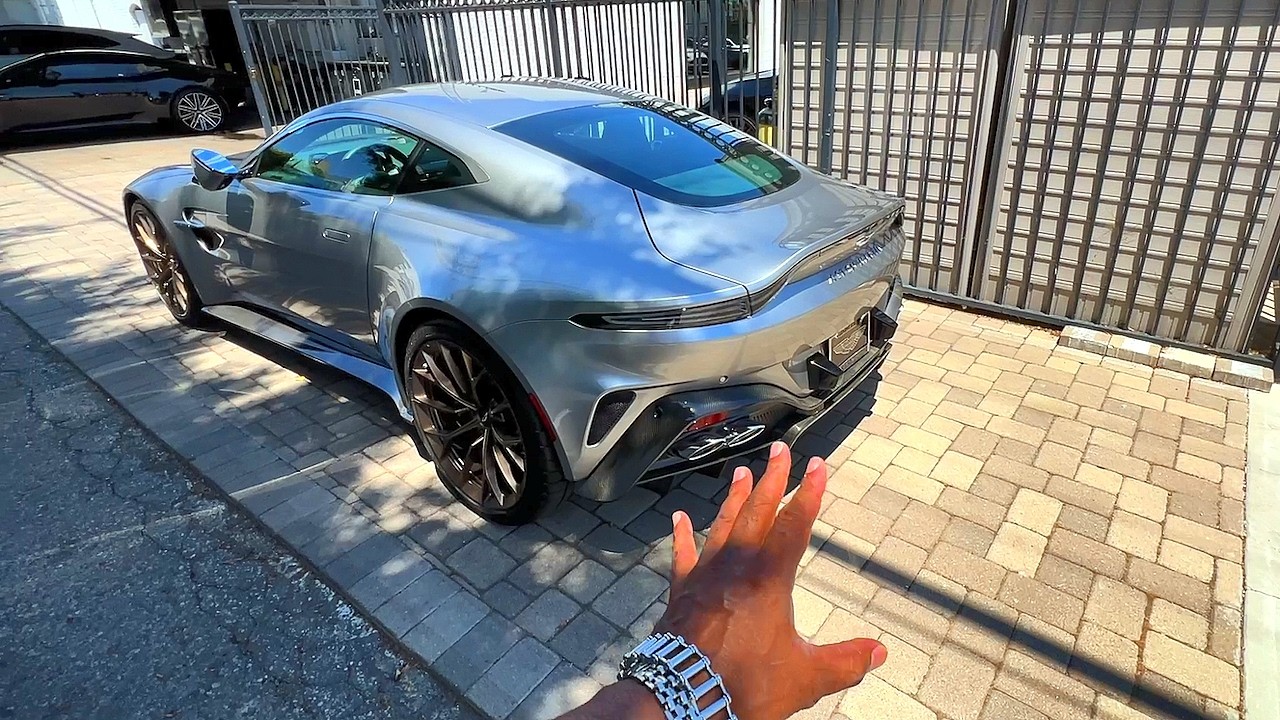 BUYING THE NEW 2025 ASTON MARTIN VANTAGE...