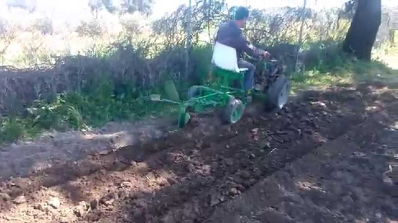 motocultor labrando con mi invento grillo 131 ,12cv