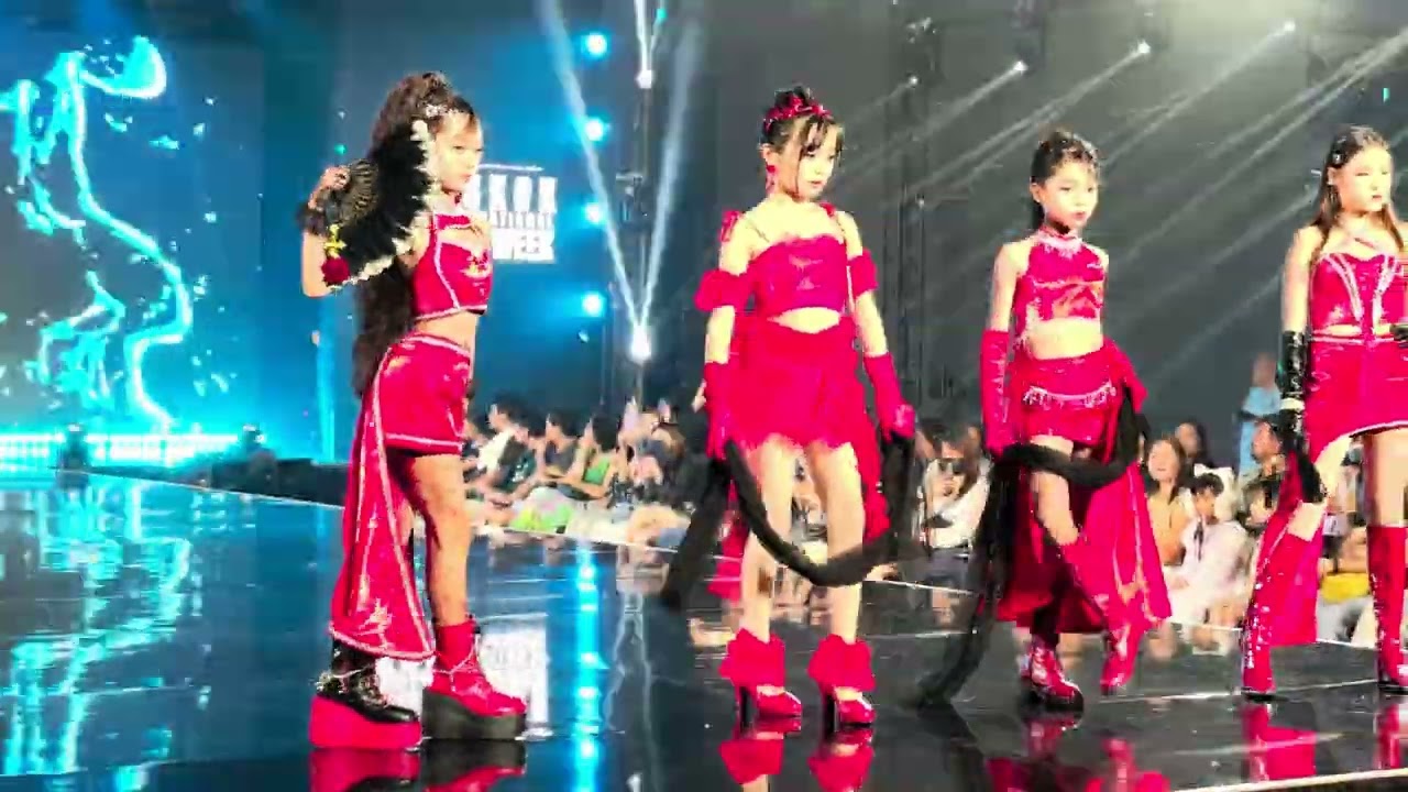 แพรรี่ พรีมมิ เดินแบบ งาน BCIFW 2025 แบรนด์  Mekkala 7  ธันวาคม 2568