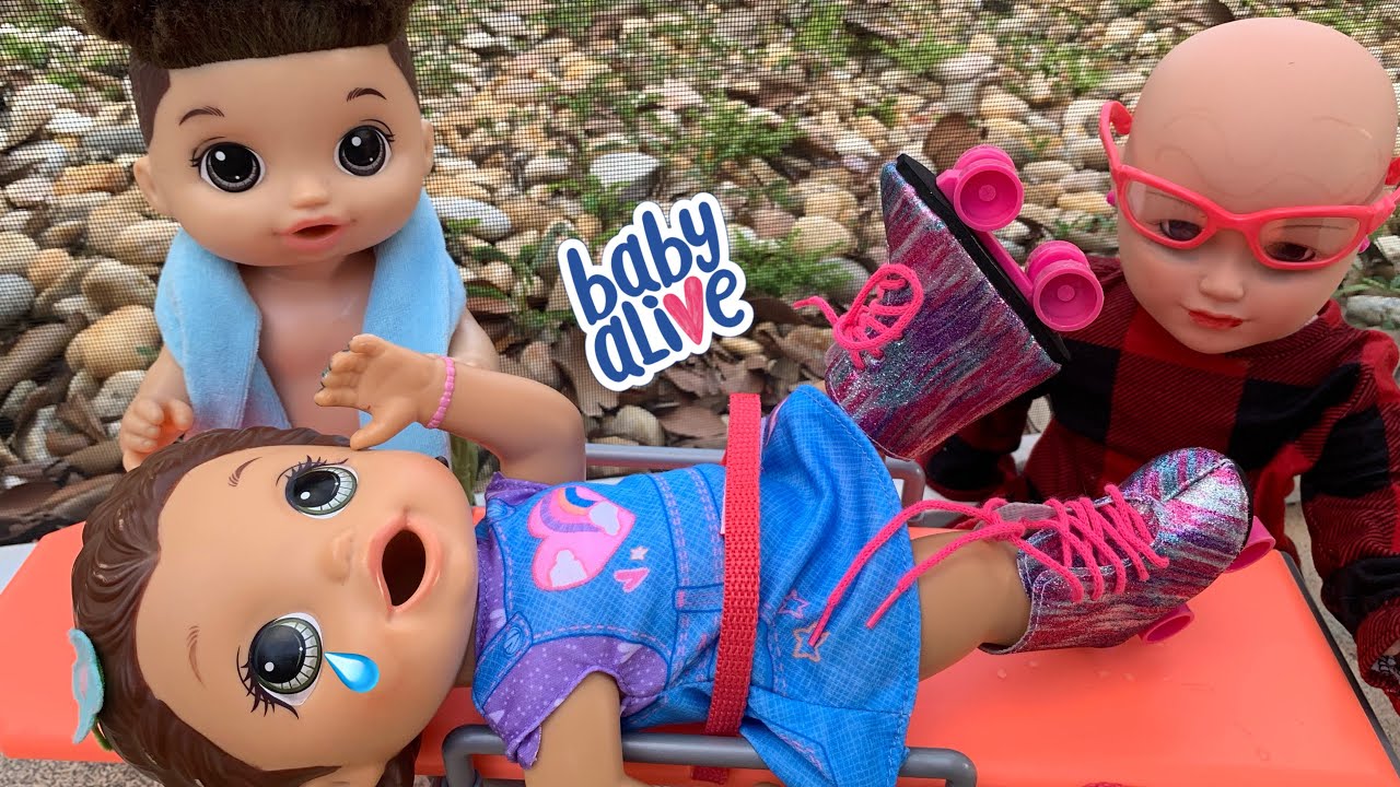 Baby alive June goes to the Hospital in Ambulance 🚑