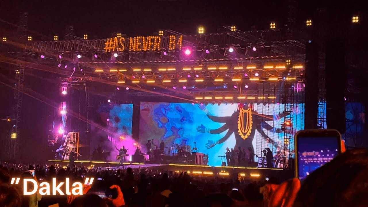 Arijit Singh Performing Gujarati Garba 