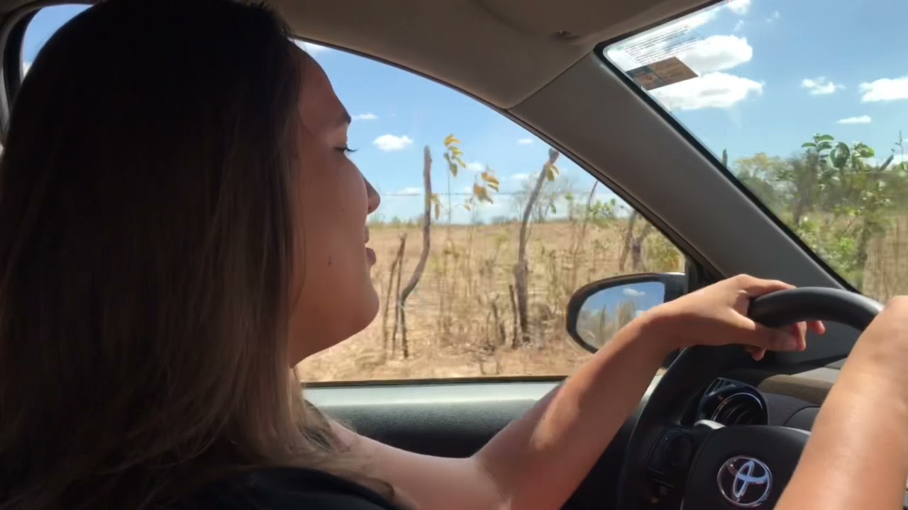 Eu e Jurema passeando de carro