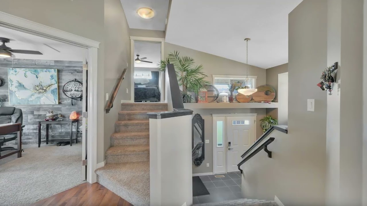 A Beautiful Bi-Level Home in Lakeway Landing