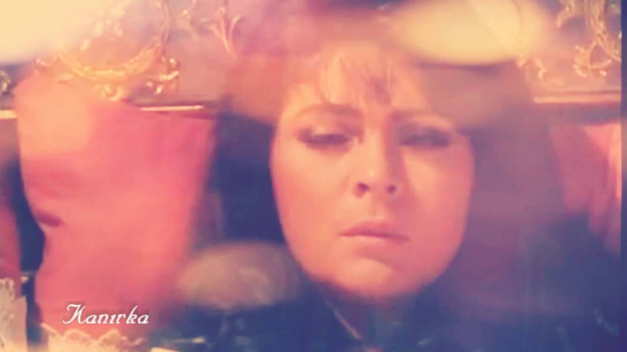 Victoria Ruffo y César Évora ( Inés y Victoriano IX) Eyes On Me