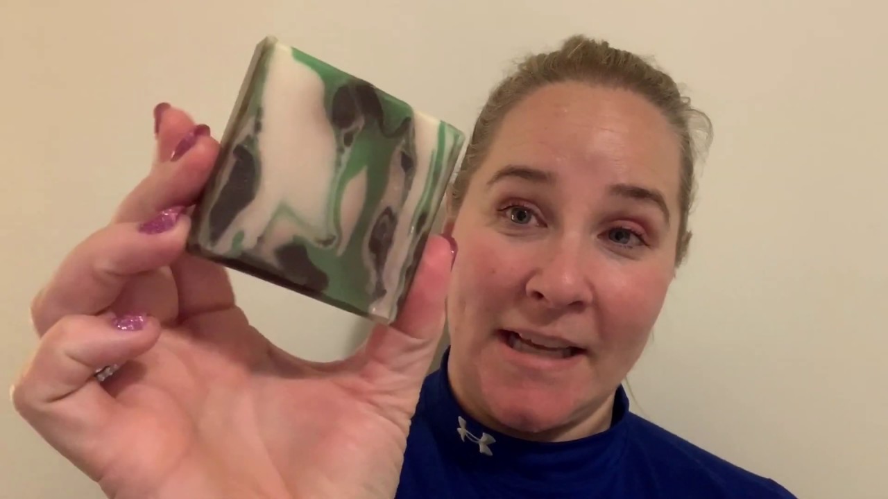 Making and Cutting Mint Chocolate cold process soap - Taiwan Circling Swirl Design Fail