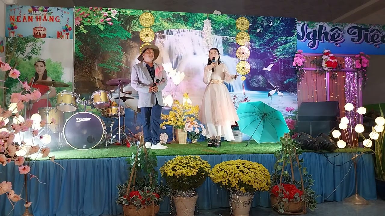 Anh bo và ngân hằng với ca khúc duyên truyền định